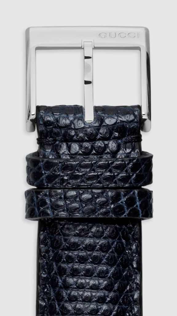 Donkerblauwe Gucci horlogeband, gemaakt van hagedis met stalen sluiting.
