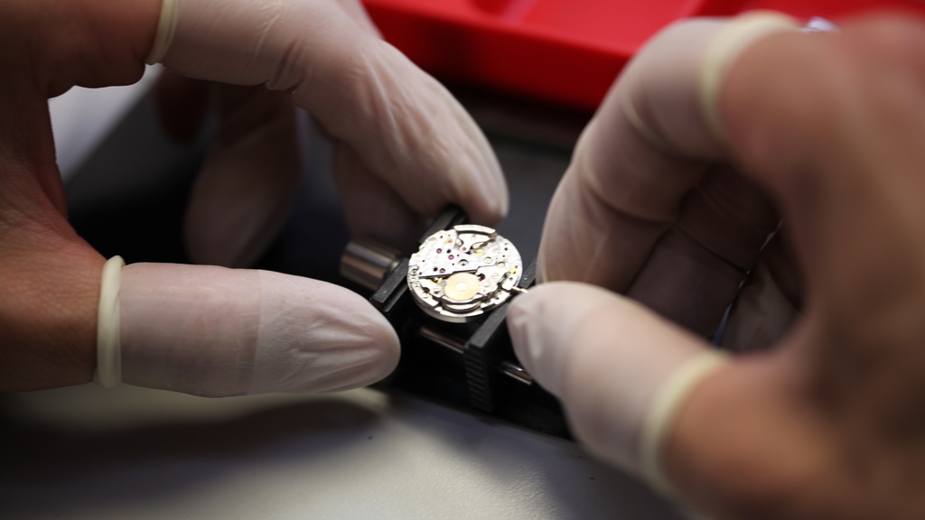 Uurwerk van Jaeger-LeCoultre horloge laten repareren bij Juwelier Jos.