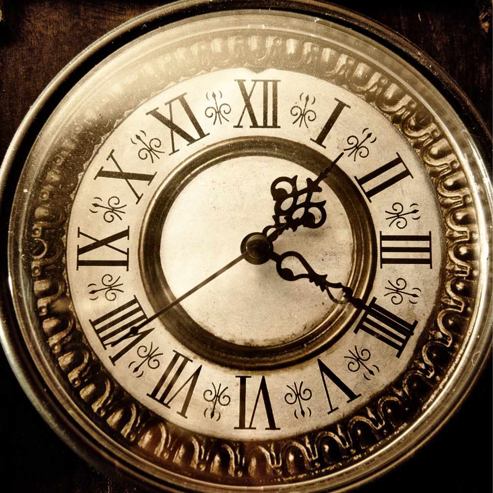 Het uurwerk van een oude antieke klok.