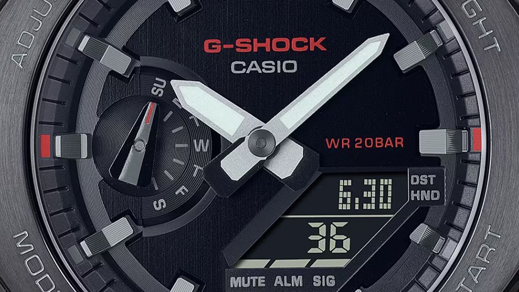 Stalen Casio horloge GM-2100CB-1A Ananloof en digitaal met 8hoekige kast, stoffen band en zwarte wijzerplaat met witte wijzers detailfoto van wijzerplaat.