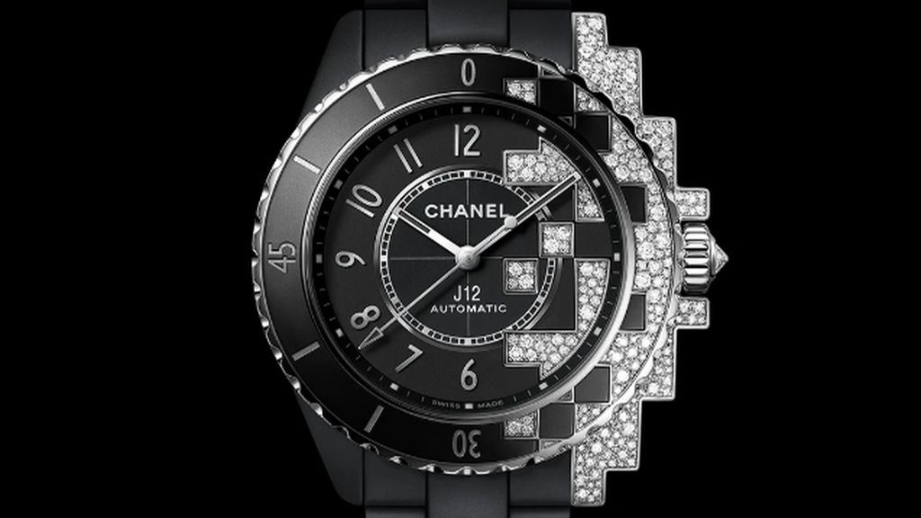 Chanel horloge mat zwart met de helft zirkonia's