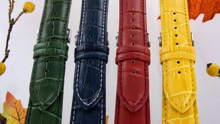 Leren horlogebanden van Cluse in groen, blauw, rood en geel.