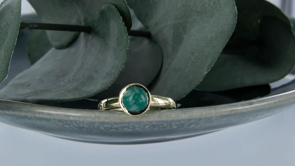 Geelgouden ring met turquoise steenu