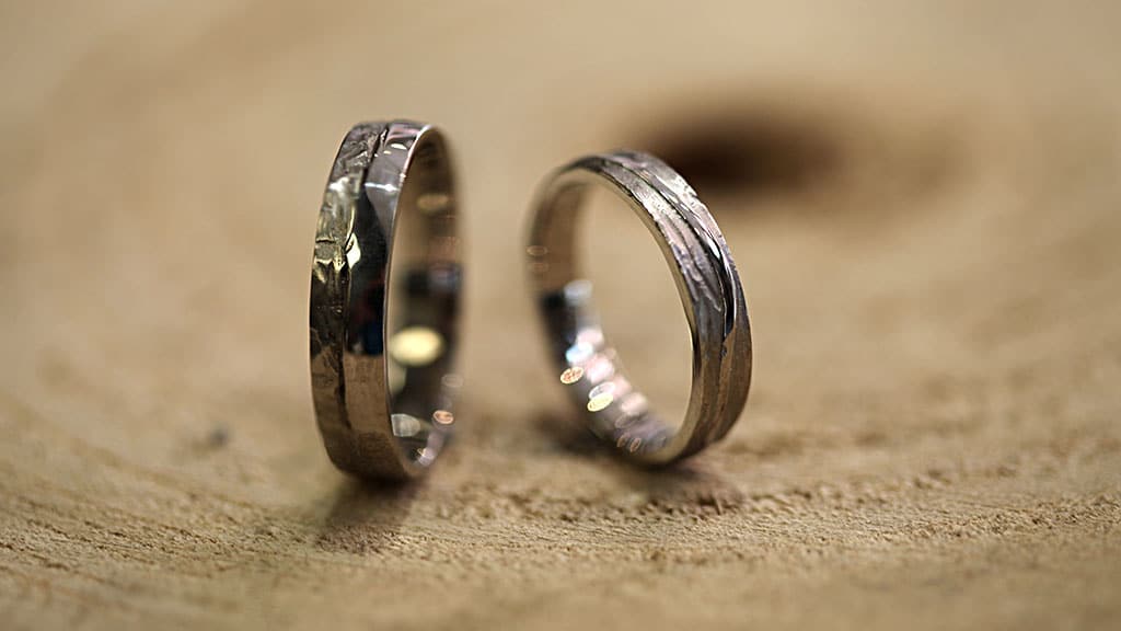 Set witgouden Rings for Two trouwringen bij Juwelier Jos.