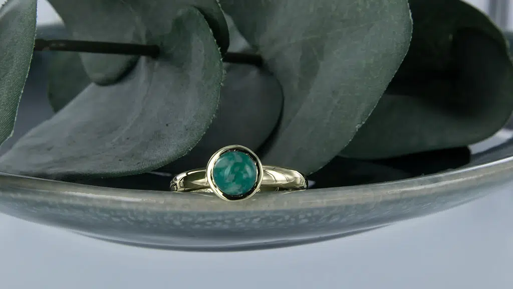Geelgoud_ring_met-turqiouse-steen_2.jpg