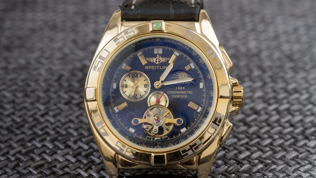 Breitling horloge voor dames met goud en blauwe wijzerplaat