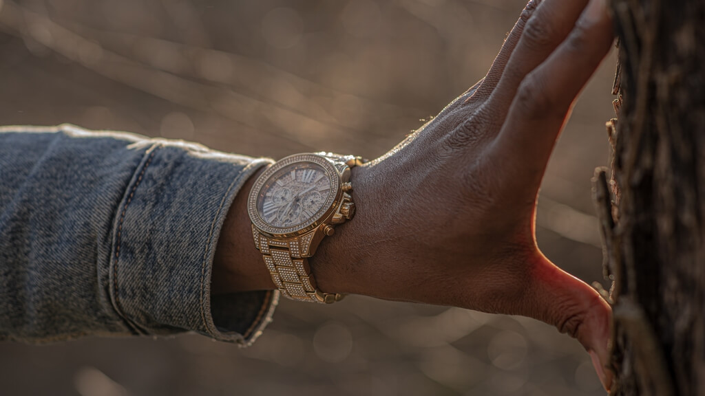 Roségoud Michael Kors horloge met zirkonia's om pols