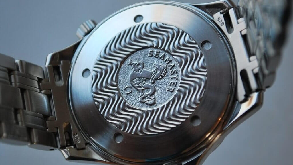 Omega horloge laten polijsten bij Juwelier Jos zodat deze weer krasvrij wordt.