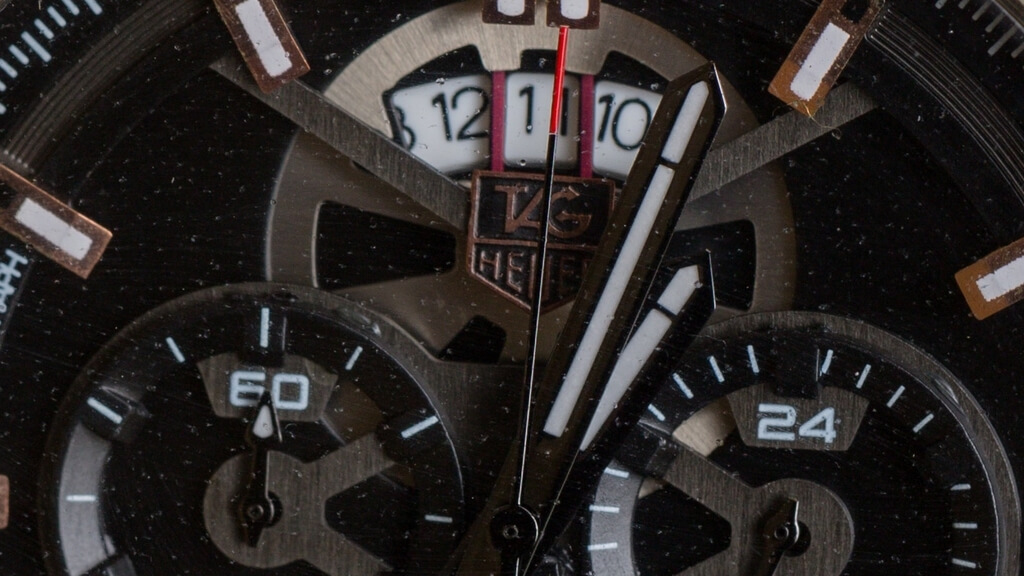 Details van Tag Heuer horloge met zwarte wijzerplaat
