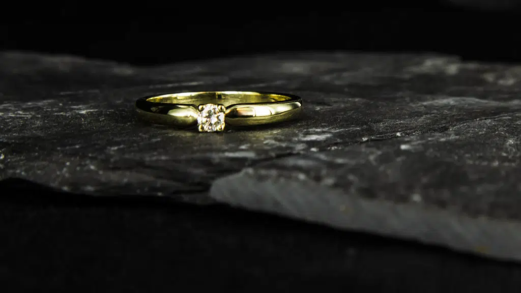 geelgoud-solitair-ring-chaton_1.jpg
