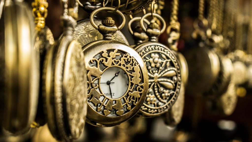 pexels-horloge-klok-7-scaled-e1623161255325-1024x576