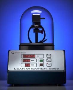 Horloge waterdicht controle met de Leak Checker bij Juwelier Jos Horloge waterdicht controle met de Leak Checker bij Juwelier Jos